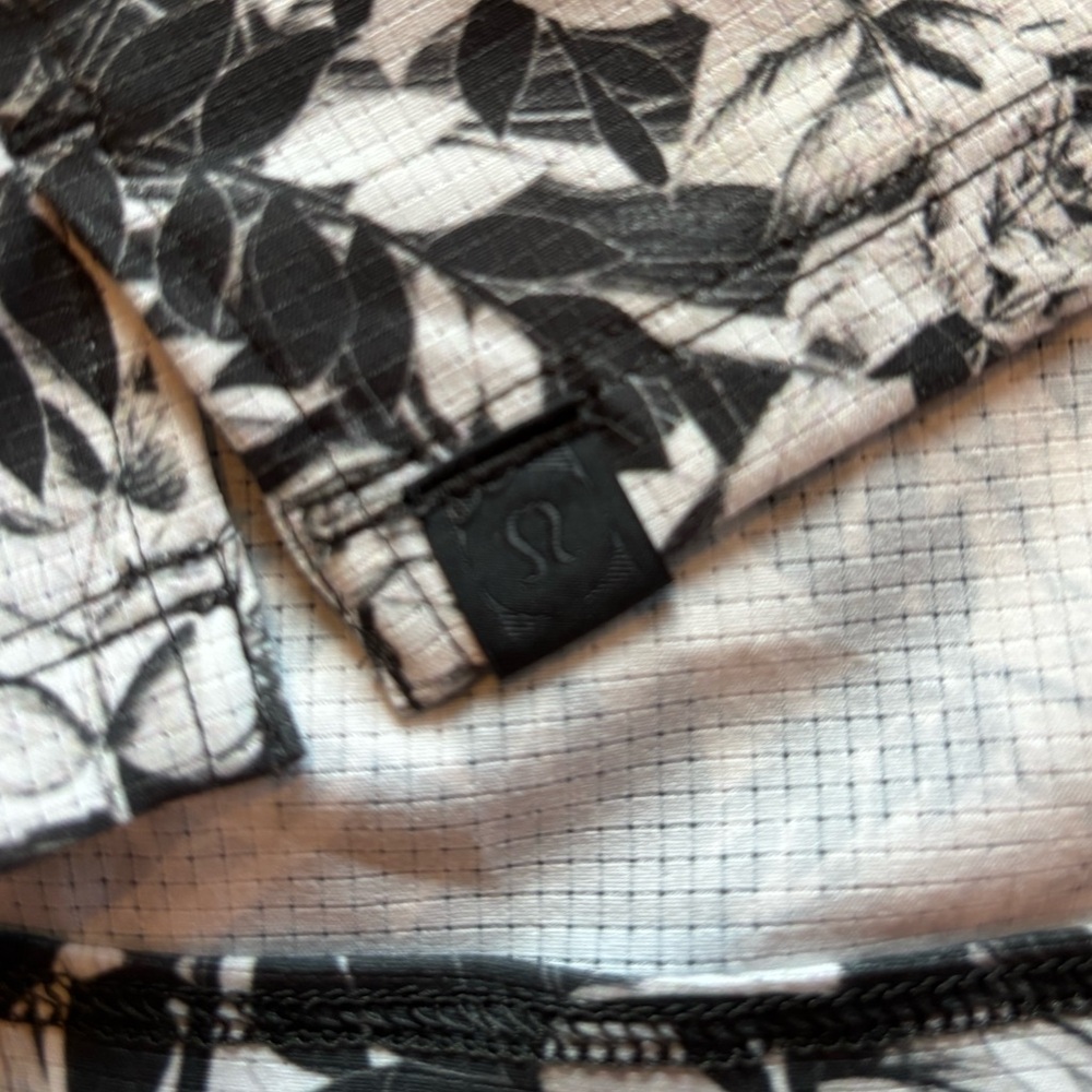 Lululemon Men’s Black & White Tropical Button-Up Shirt - Picture 3 of 6